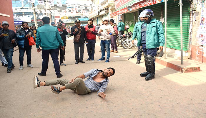 বিএনপির মিছিলে পুলিশের লাঠিচার্জ, গ্রেপ্তার ৮