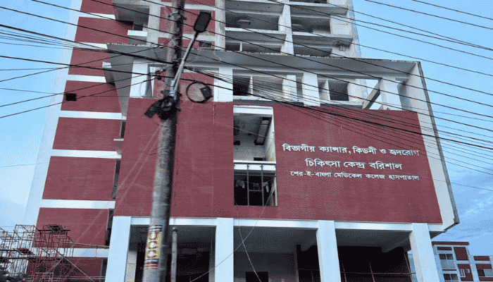 ক্যানসার হাসপাতালে তামার পাইপ চুরির অভিযোগে কাজ বন্ধ