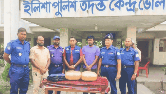 ইলিশা লঞ্চঘাটে ৬ কেজি গাঁজাসহ আটক ১