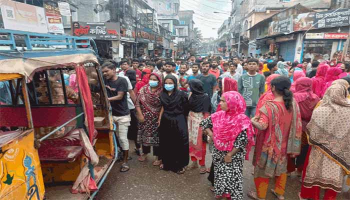 ফরচুন সুজ; বকেয়া পাওনার দাবিতে শ্রমিকদের সড়ক অবরোধ