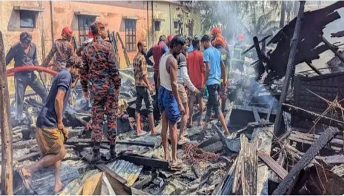 পটুয়াখালীতে রান্না ঘরের আগুনে পুড়লো বসত ঘর