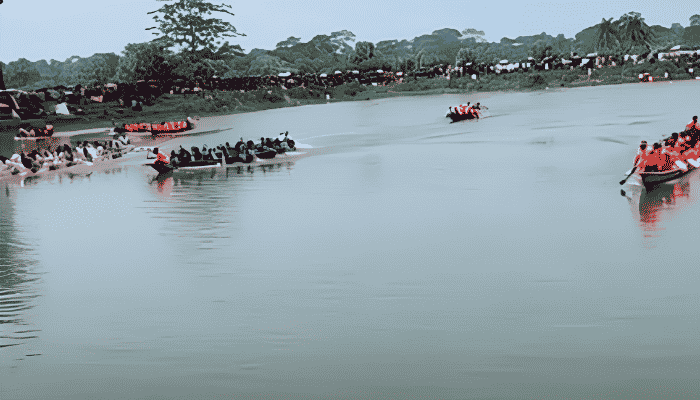 দশমিনায় দুর্গাপূজায় নৌকাবাইচ