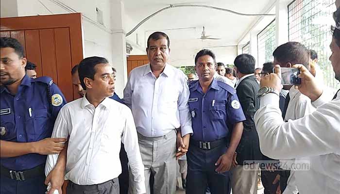 বরগুনায় ১২ আইনজীবী কারাগারে