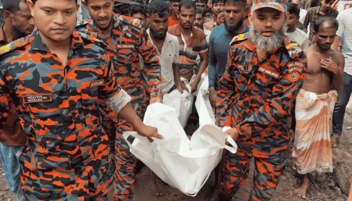 পাথরঘাটায় ট্রলার ধুতে গিয়ে জেলের মৃত্যু
