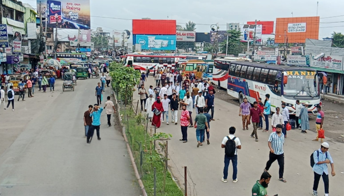 সব ধরণের বাস চলাচল বন্ধ বরিশালে