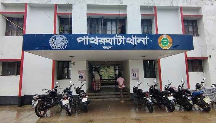 পাথরঘাটায় ছয় কিশোরসহ আটক ২১