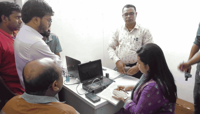 ল্যাপটপে রোগ নির্ণয়, ভুয়া চিকিৎসকের জরিমানা