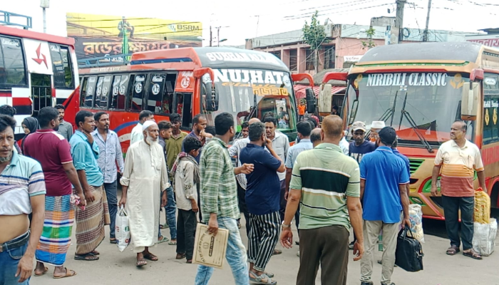 বরিশালে ১০ ঘণ্টা পর বাস চলাচল স্বাভাবিক