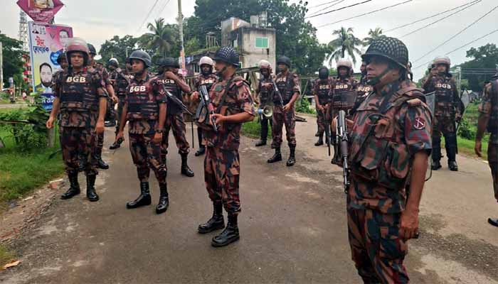 সাঁজোয়া যানে গোপালগঞ্জ ছাড়লেন  নাহিদ- হাসনাত- সারজিসরা; যা  জানাচ্ছে পত্রিকাগুলো