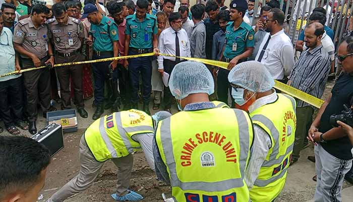 বরিশাল আদালতের গেটের কাছে ককটেল বিস্ফোরণ, তদন্তে পুলিশ