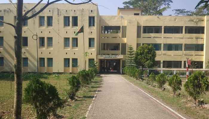 মঠবাড়িয়ায় ছাত্রদল নেতাকে কারণ দর্শানোর নোটিশ