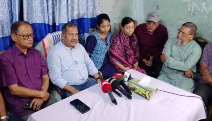 পুলকের পরিবারের খোঁজ নিলেন উপদেষ্টা জহির উদ্দিন স্বপন