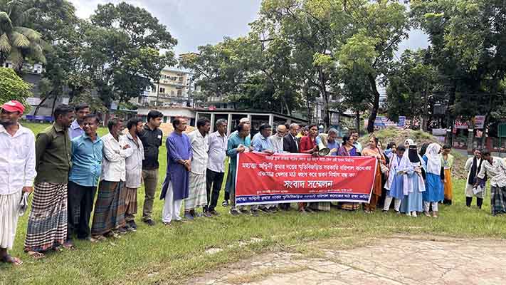 সরকারি বরিশাল কলেজের খেলার মাঠে ভবন নির্মাণ বন্ধের দাবি