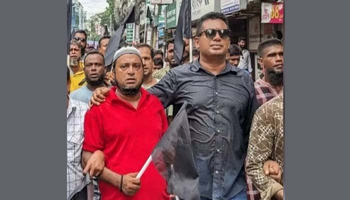 মিছিল থেকে রাস্তায় লুটিয়ে পড়ে মারা গেলেন যুবদল নেতা মনির