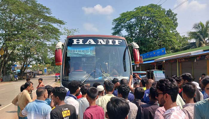 উজিরপুরে বাস চাপায় শ্রমিক দল নেতা নিহত
