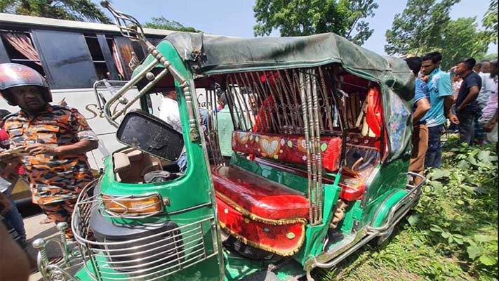 ঝালকাঠিতে গাড়িচাপায় সিএনজি চালকসহ নিহত ২