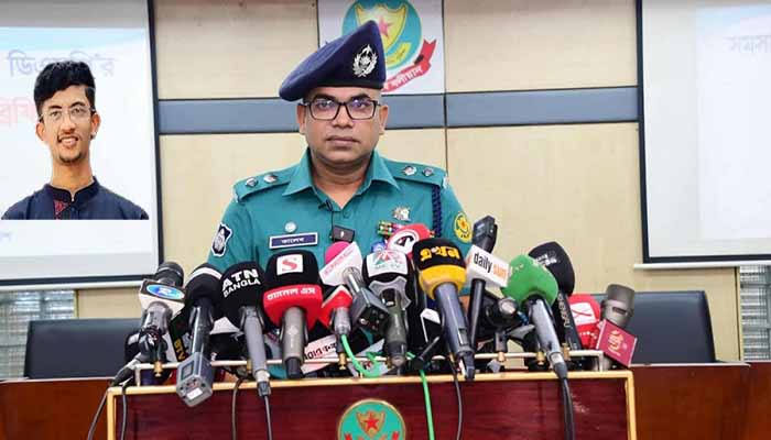 বৈছাআ চাঁদাবাজ রিয়াদের বাসা থেকে ২ কোটি টাকার চেক জব্দ