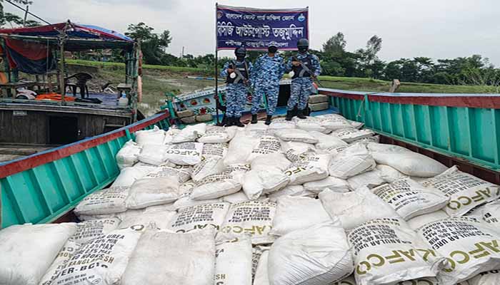 মেঘনা থেকে ৮ হাজার কেজি ইউরিয়া সার জব্দ