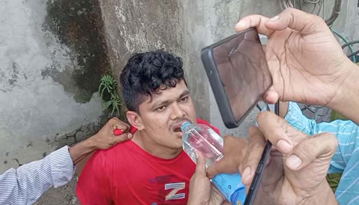 বরিশাল থেকে পালানো নিষিদ্ধ ছাত্রলীগ কর্মী ঢাকায় গ্রেপ্তার
