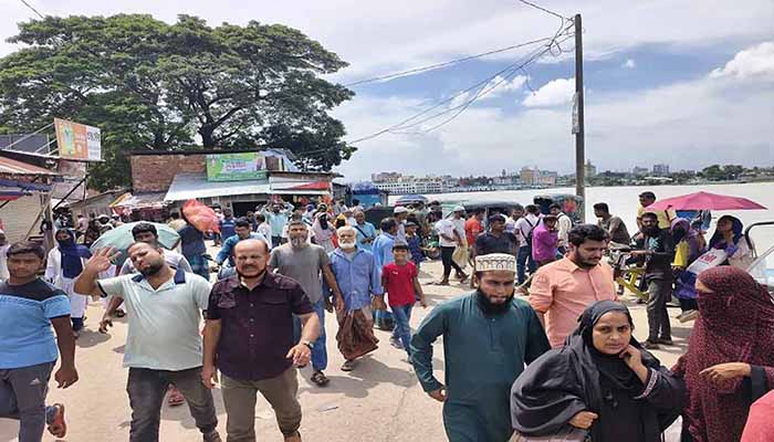 নির্বাচন দাবিতে ধর্মঘট; চরকাউয়া টার্মিনাল থেকে বাস ছাড়েনি