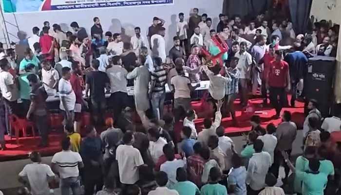 পিরোজপুরে বিএনপির কাউন্সিলে ব্যালট ছিনতাই, ফলাফল স্থগিত