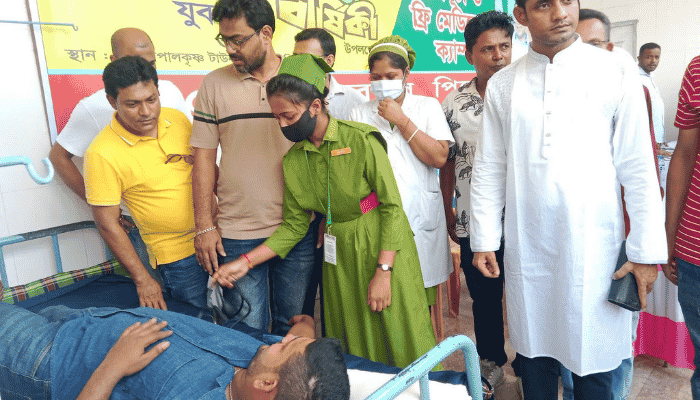 যুবদলের বর্ষপূর্তিতে পিরোজপুরে স্বাস্থ্যসেবা