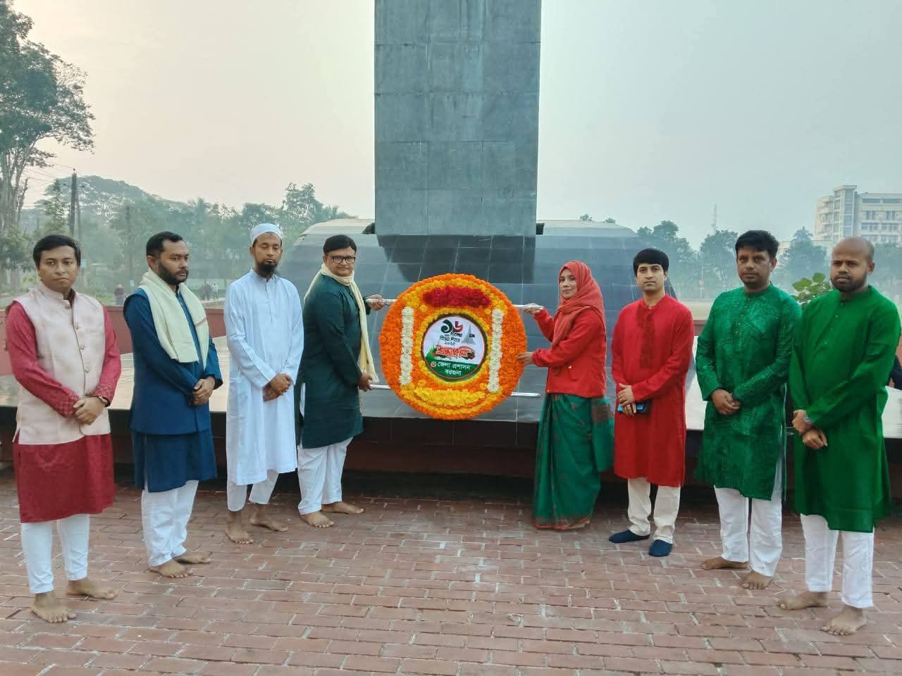 বরগুনায় গণকবরে শ্রদ্ধাঞ্জলি