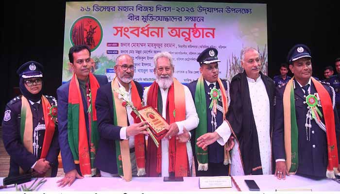 বরিশালে বীর মুক্তিযোদ্ধাদের সংবর্ধনা 