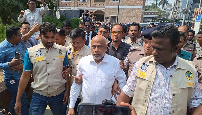 বরিশাল বারের সভাপতি লিঙ্কন গ্রেপ্তার, মুক্তি না দিলে আদালত বসবে না