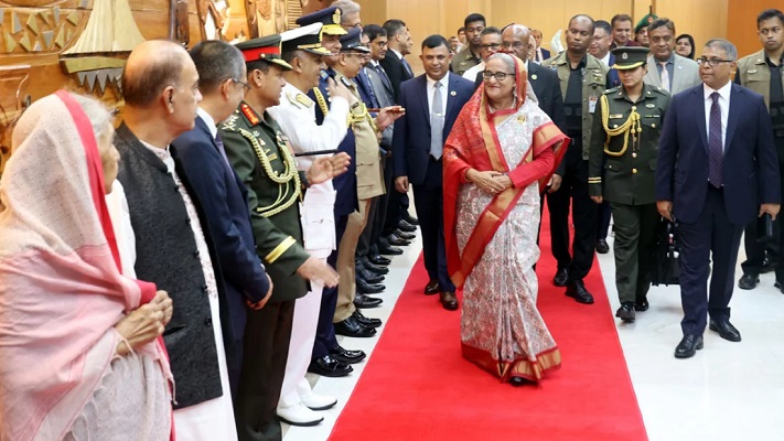 নয়াদিল্লির উদ্দেশে ঢাকা ছাড়লেন প্রধানমন্ত্রী