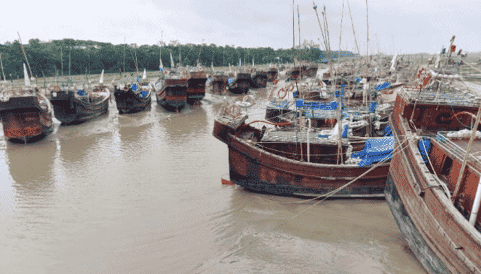 নিষেধাজ্ঞা শেষে নদী-সাগরে নামতে প্রস্তুত জেলেরা