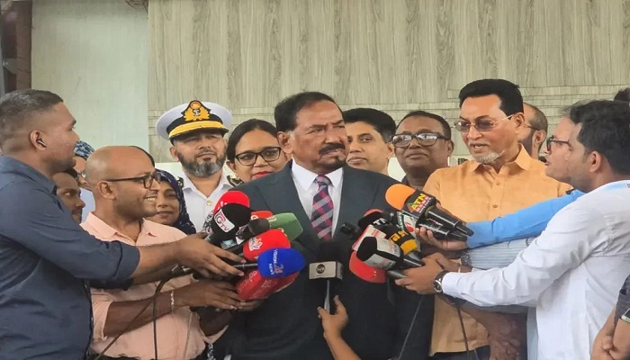 দেশে ফিরেছেন স্পিকার হাফিজ উদ্দিন আহমদ