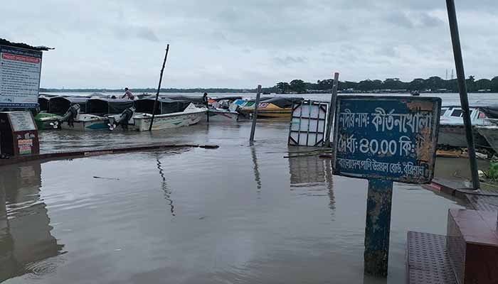 সাগরে নিম্নচাপ; বরিশালের নদ-নদীর পানি বিপৎসীমার উপরে