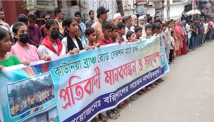 মাঠ দাবি এলাকাবাসীর, খাজনা দেয় পুলিশ