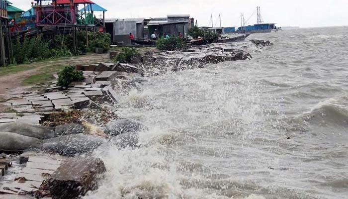 ভোলায় নদী উত্তাল: অভ্যন্তরীণ ১৫ নৌ-রুটে লঞ্চ চলাচল বন্ধ