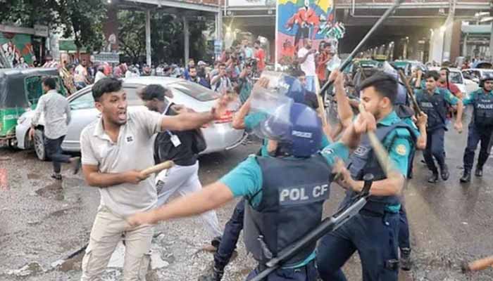  জুলাই যোদ্ধাদের লাঠিচার্জ করে বের করে দিয়েছে পুলিশ
