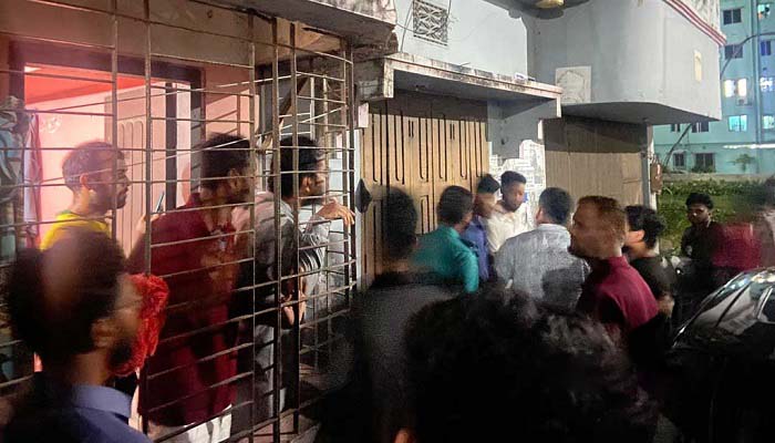 স্বামী-স্ত্রীর কলহে ববি শিক্ষার্থী; ছাত্রলীগ ট্যাগ দিয়ে ৪ জনকে পুলিশে দিল ছাত্রদল