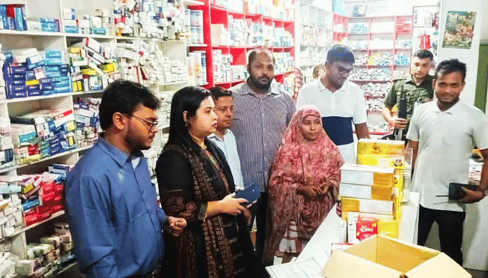 বাবুগঞ্জে ফার্মেসি ও ল্যাবে জরিমানা