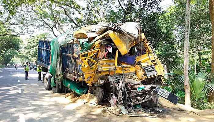 নাটোর দুর্ঘটনা; নিহত ১৪, হাসপাতালে ৩০, তদন্ত কমিটি গঠন