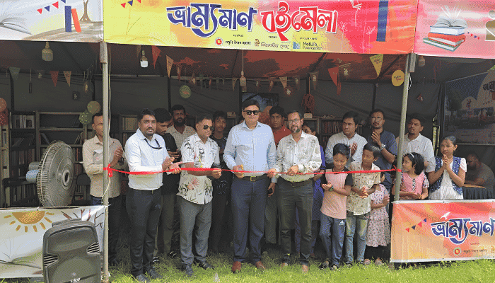 বরগুনায় শুরু হলো ৫ দিনের ভ্রাম্যমাণ বইমেলা