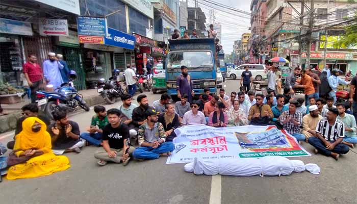 শেবাচিম হাসপাতালে সংস্কারের দাবিতে কাফন মিছিল