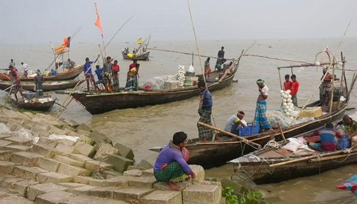 ২ মাসের নিষেধাঙ্গা শেষ, ইলিশের অপেক্ষায় জেলে-ক্রেতা