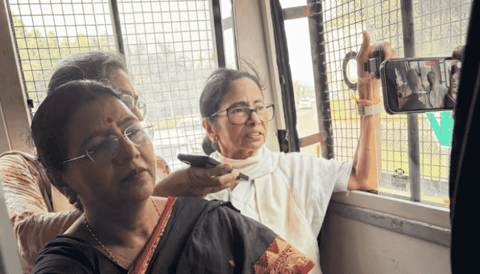 মুখে ব্যান্ডএইড এঁটে আটক মমতা