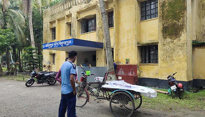 পিরোজপুরে ঘরে ঢুকে গৃহবধূকে কুপিয়ে হত্যা