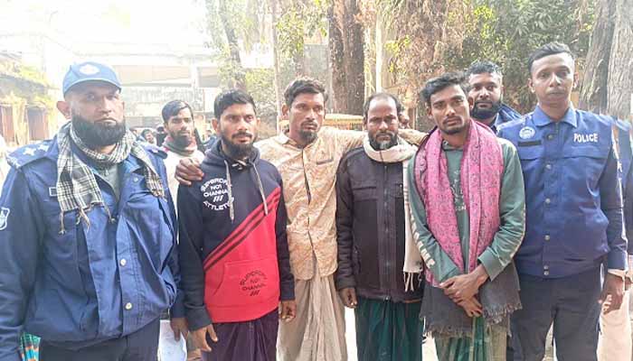 ভোলায় অপহৃত ৪ জেলেকে মুক্তিপণ দিয়ে উদ্ধার