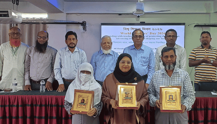 জাতীয় গুণী তিন শিক্ষককে ভোলায় সংবর্ধনা