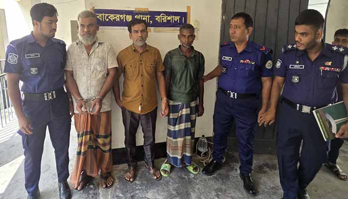 বাকেরগঞ্জে যুবক খুন; ডাকাত অপবাদ দিয়ে হত্যা, গ্রেপ্তার ৩