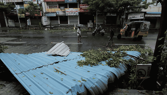 অন্ধ্র উপকূলে আঘাত হেনেছে ঘূর্ণিঝড় অর্ণব