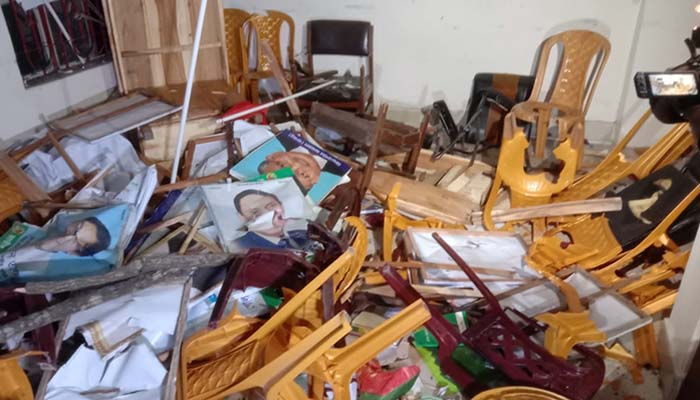 বরিশালে জাতীয় পার্টির অফিসে হামলা-ভাঙচুর