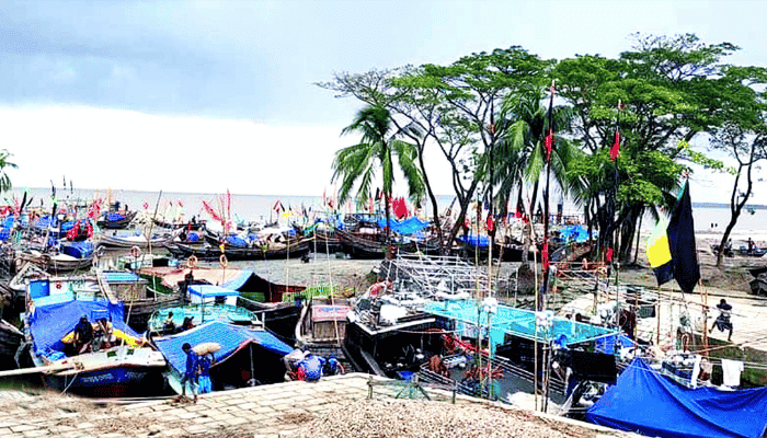 ইলিশ নিষেধাজ্ঞা; ভোলায় দুশ্চিন্তায় অনিবন্ধিত জেলেরা